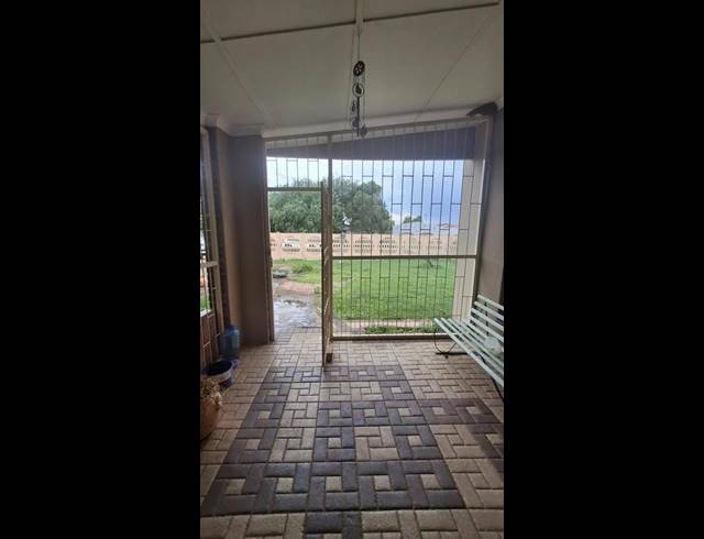 4 BEDROOM HOUSE FOR SALE IN MEYERHOF